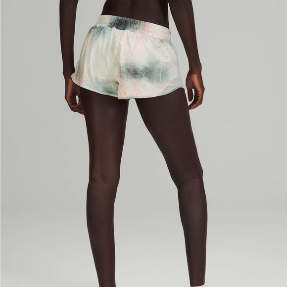 Lululemon Hotty Hot Low-Rise Short 2.5" Reflective
Spray Camo Silver - Picture 2 of 9